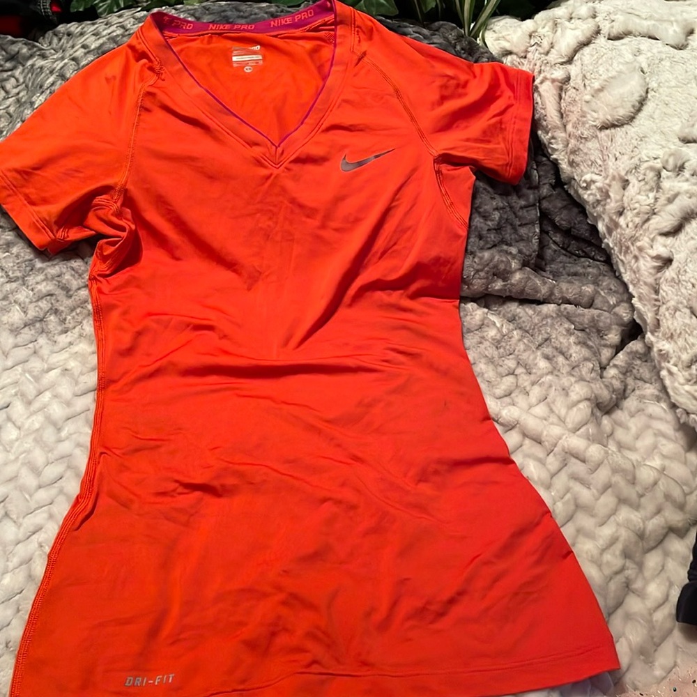 NIKE DRI FIT LADIES ACTIVEWEAR TOP V NECK ORANGE SZ: XS I Great Used Condition